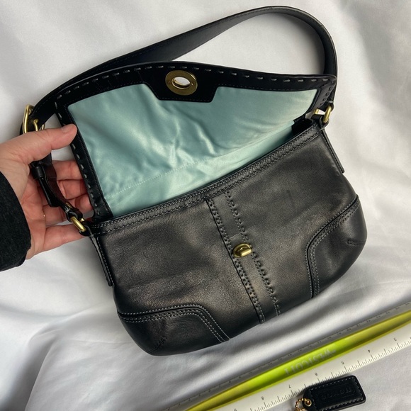 Black coach handbag - Picture 4 of 8